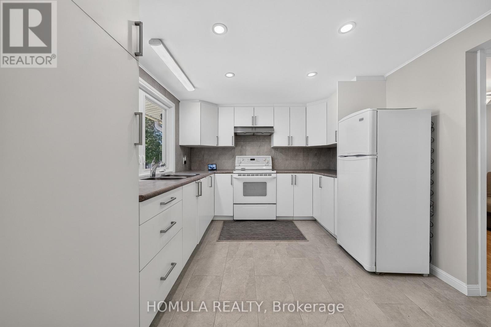 24 RIVERSIDE DRIVE - 19