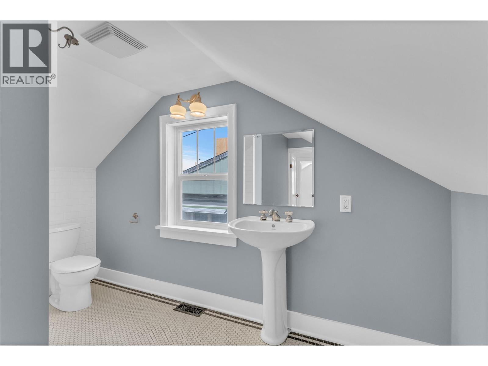  756 Stockwell Avenue, Kelowna