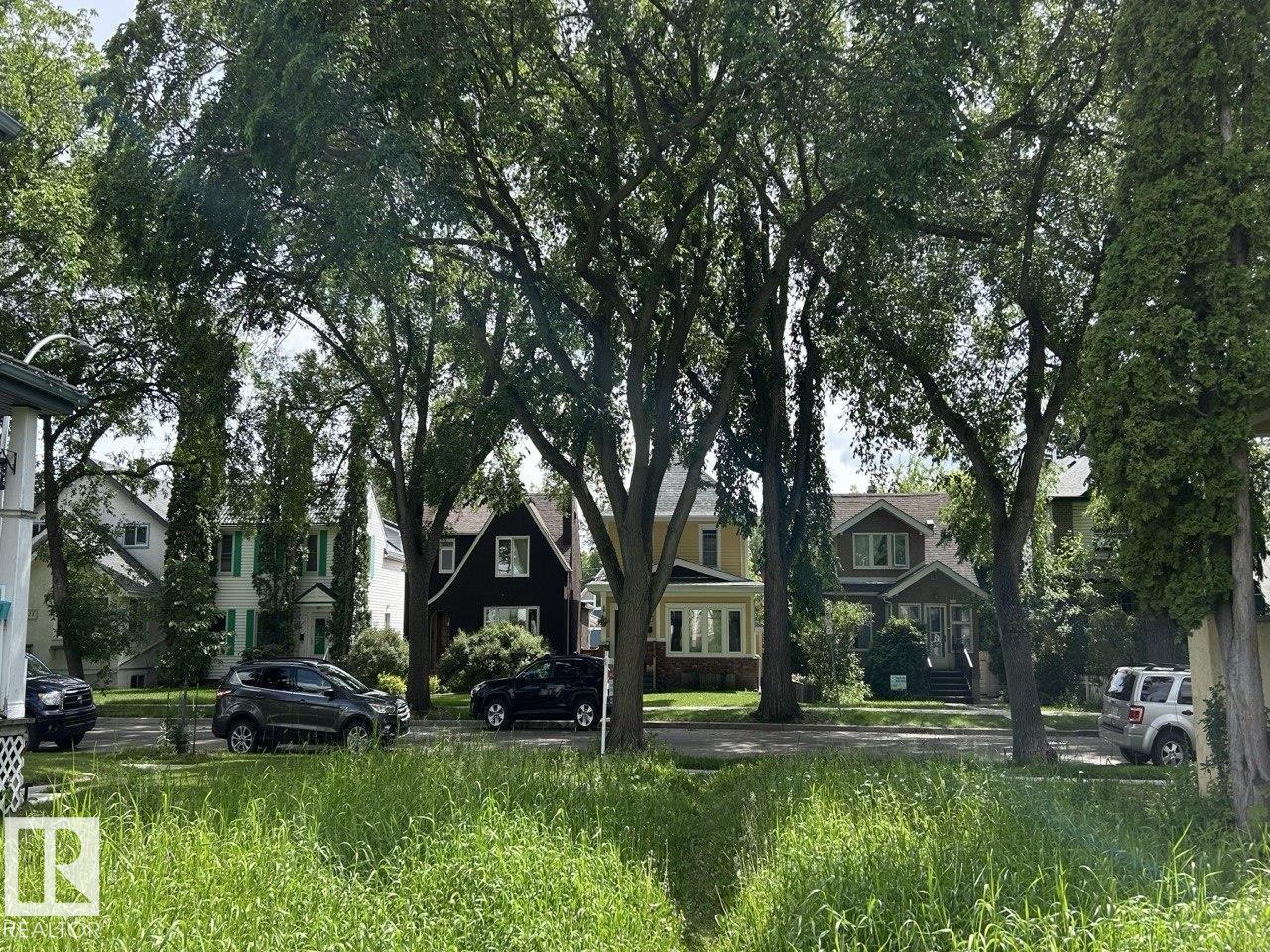 10936 81 AV NW — photo 10