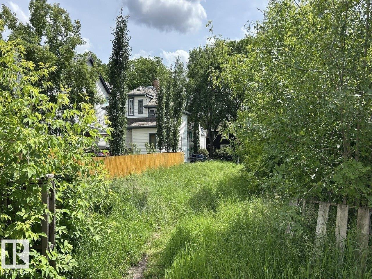 10936 81 AV NW — photo 13