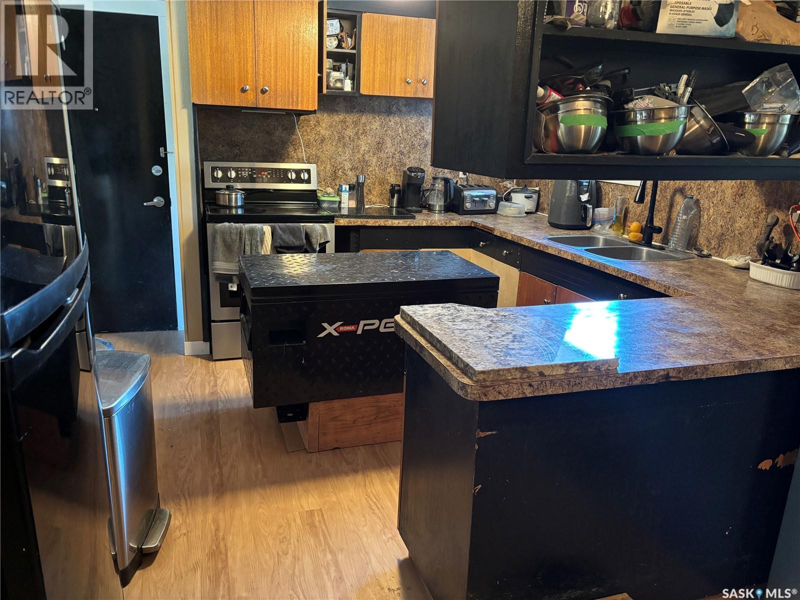 2440 ABBOTT ROAD - 24