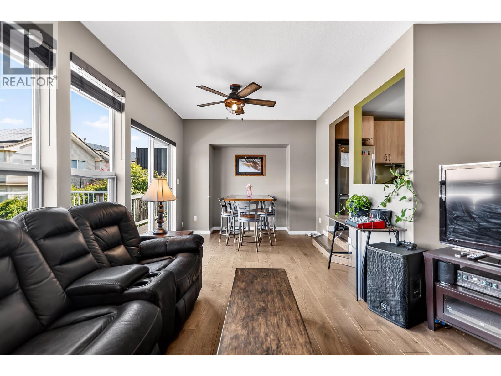 5796 TRAIL AVENUE, Sechelt — photo 3