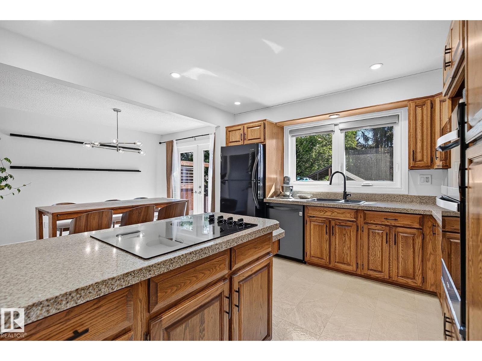7707 156 ST NW - 7