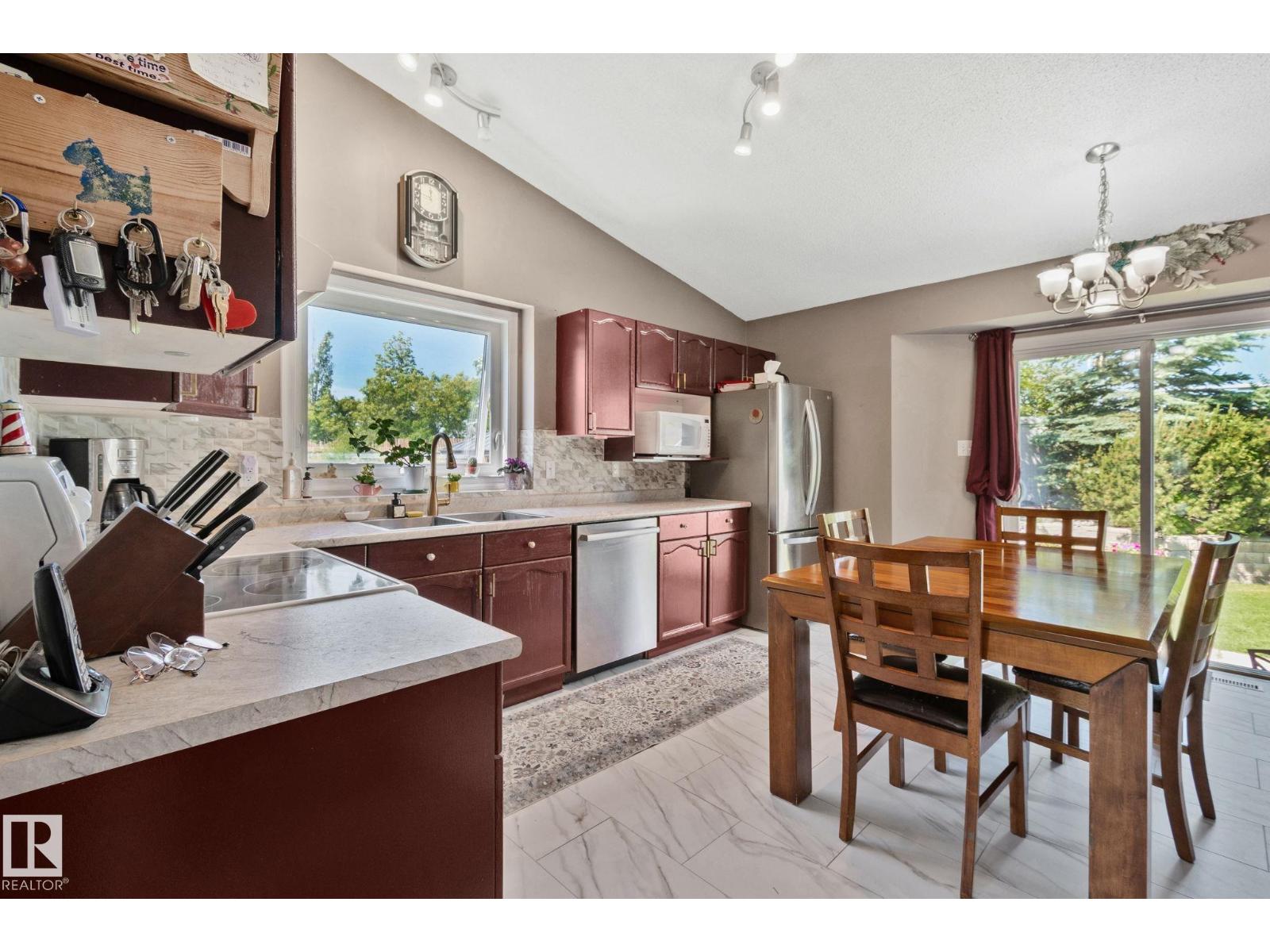 9615 175 AV NW - 12