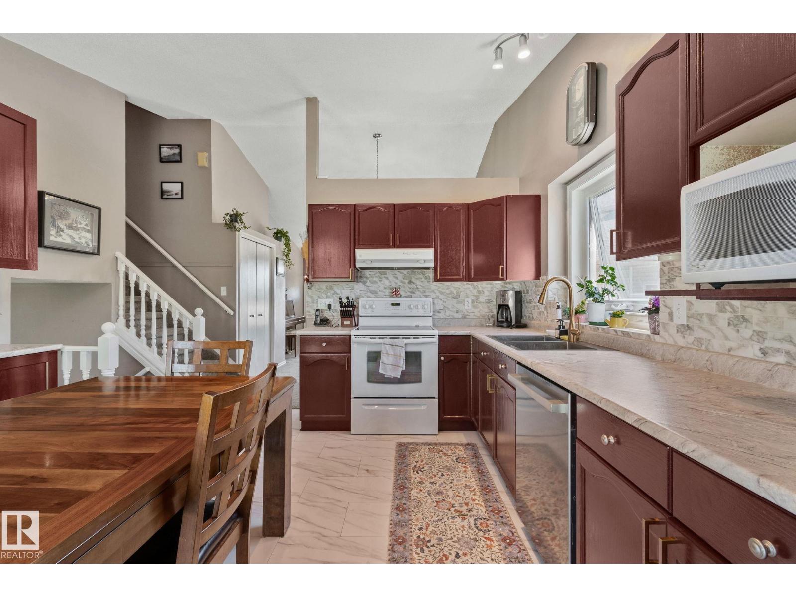 9615 175 AV NW - 15
