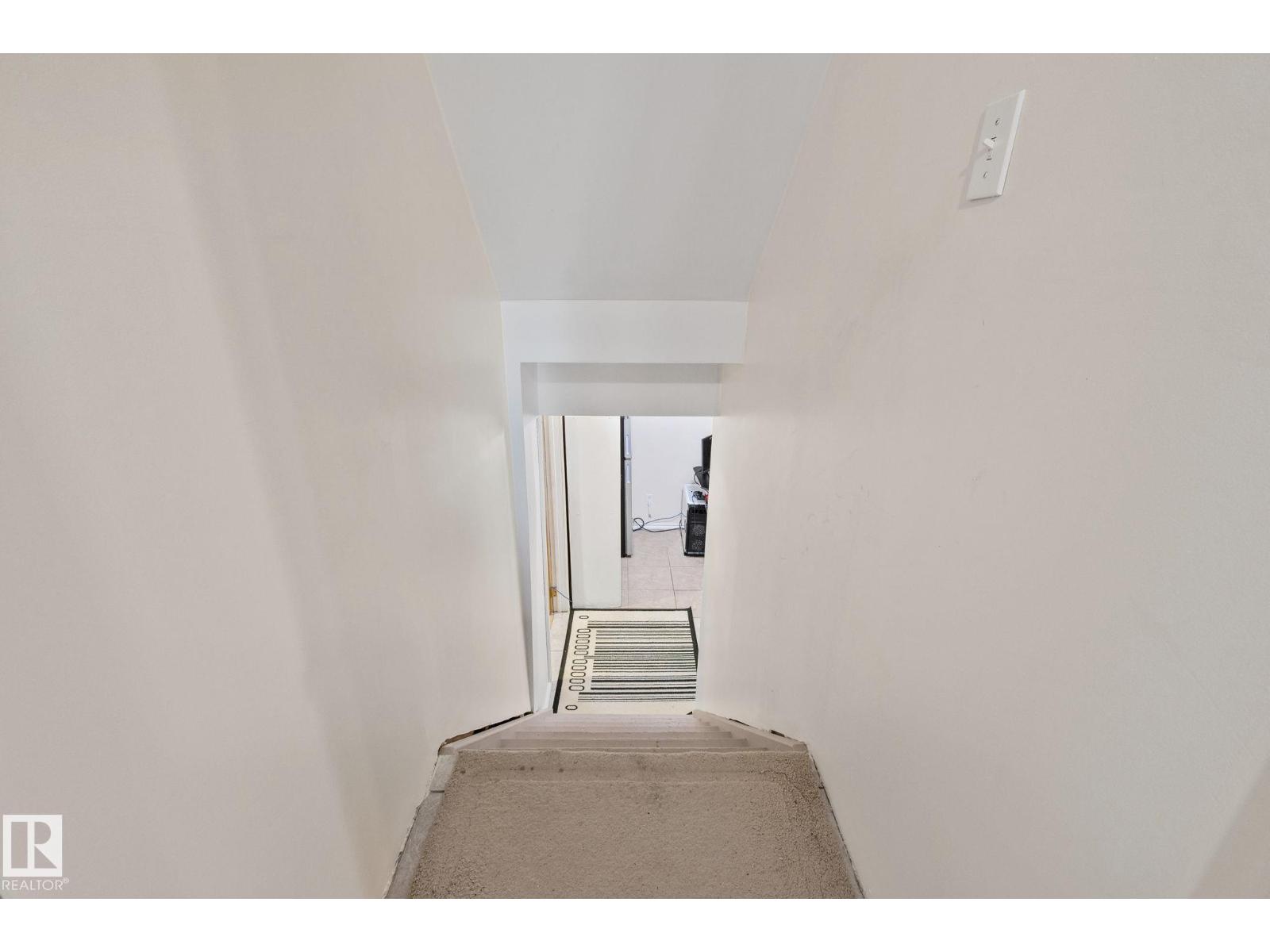 9615 175 AV NW - 36