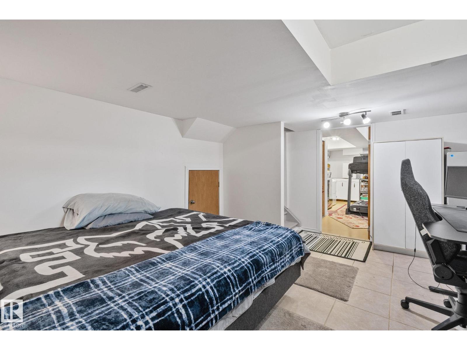 9615 175 AV NW — photo 38