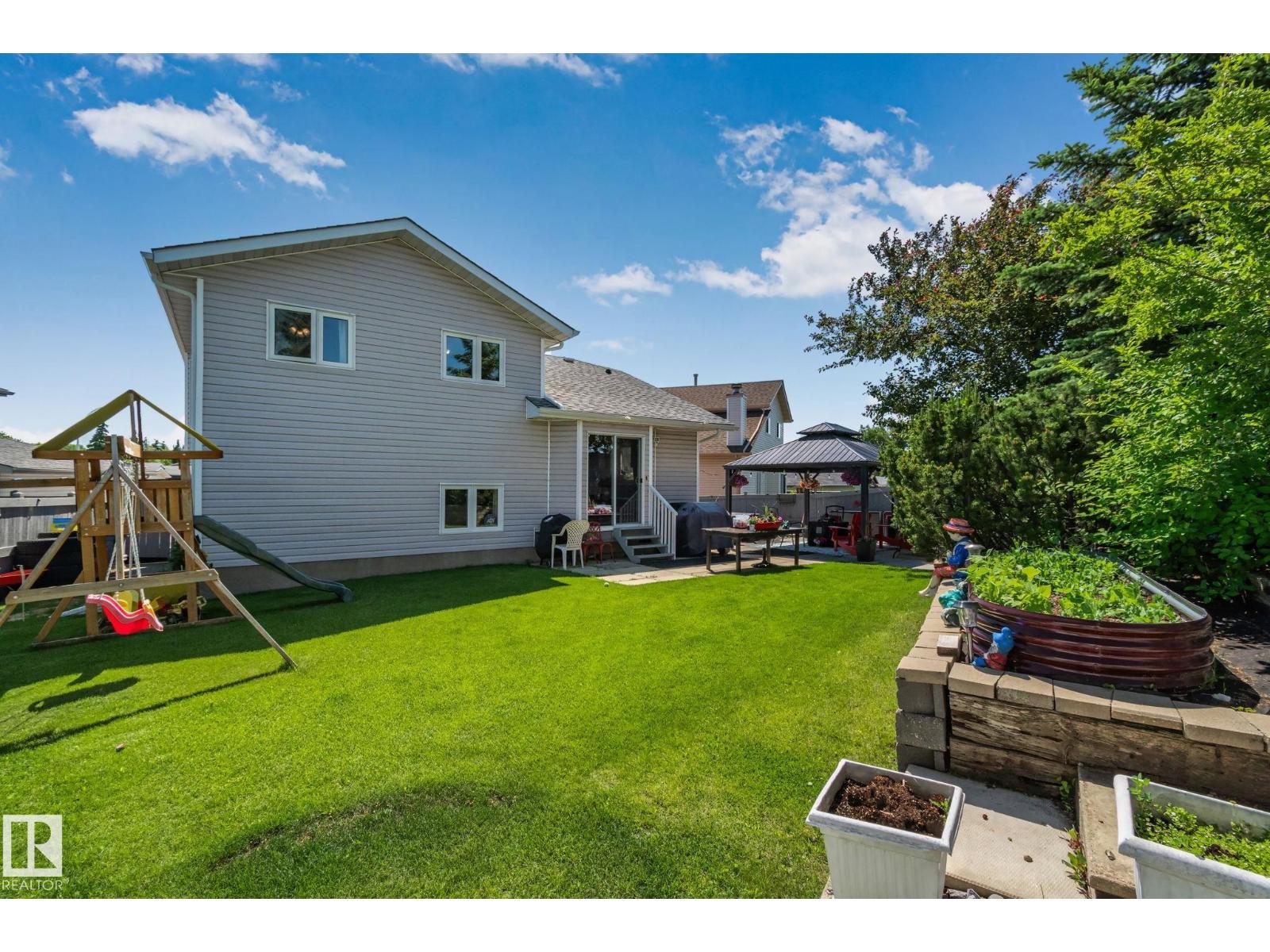 9615 175 AV NW - 52