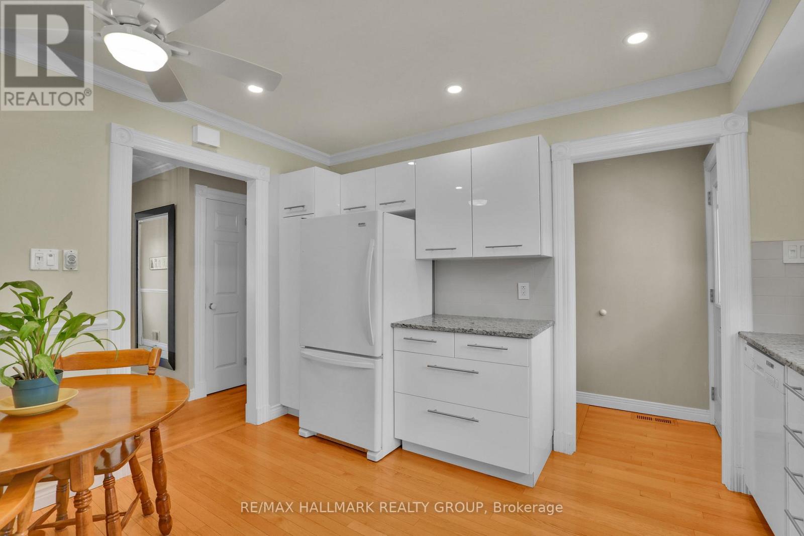 3242 ALBION ROAD S - 19