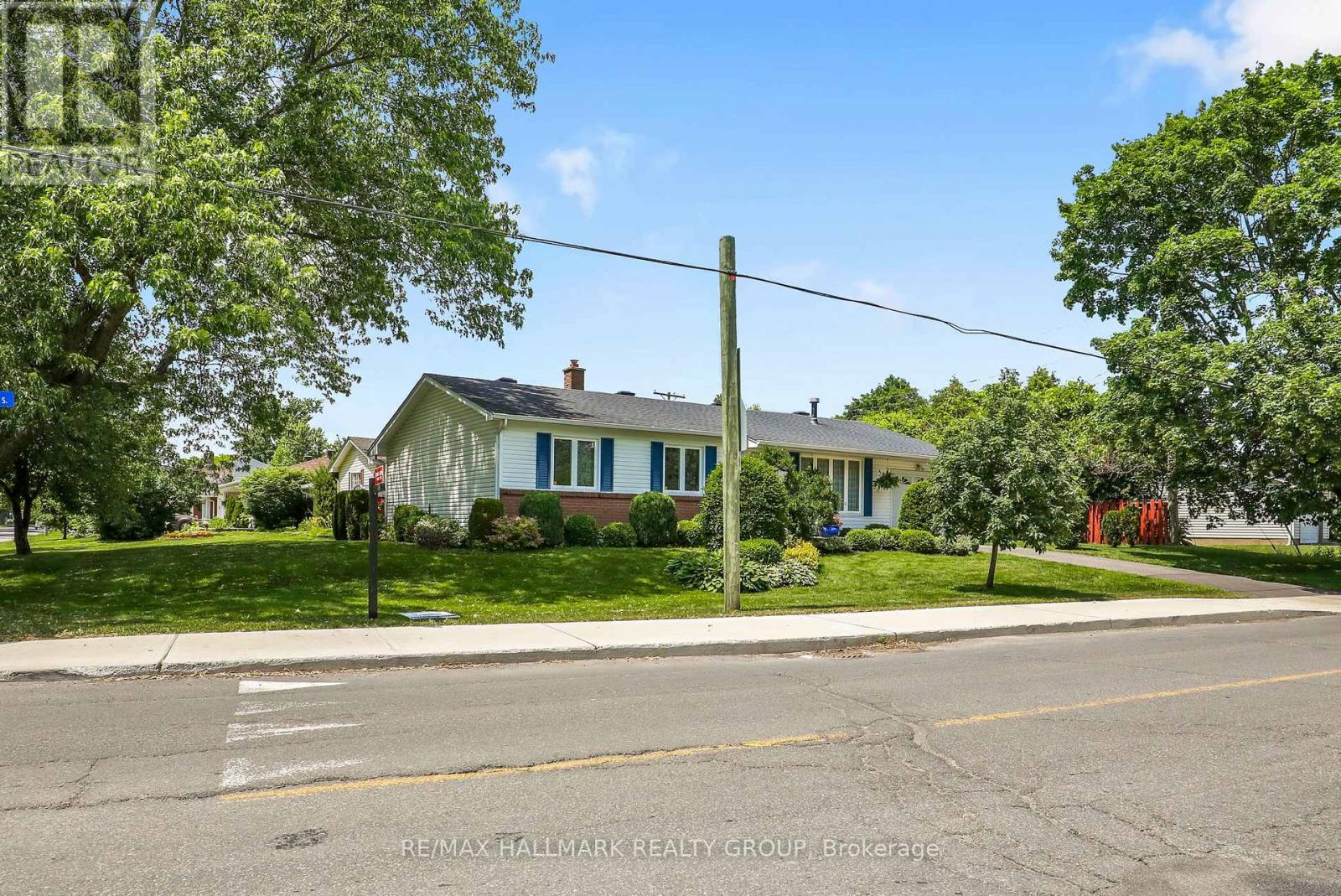 3242 ALBION ROAD S - 1