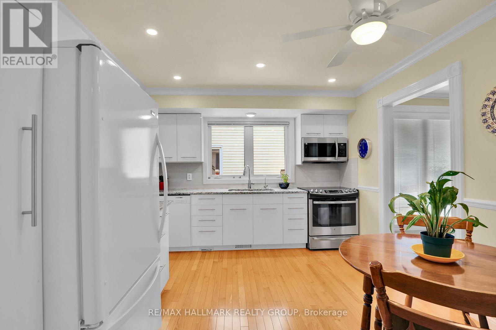 3242 ALBION ROAD S - 22