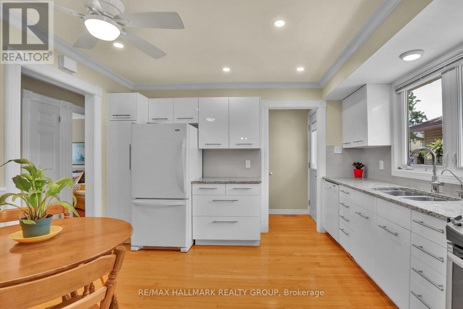 3242 ALBION ROAD S - 18