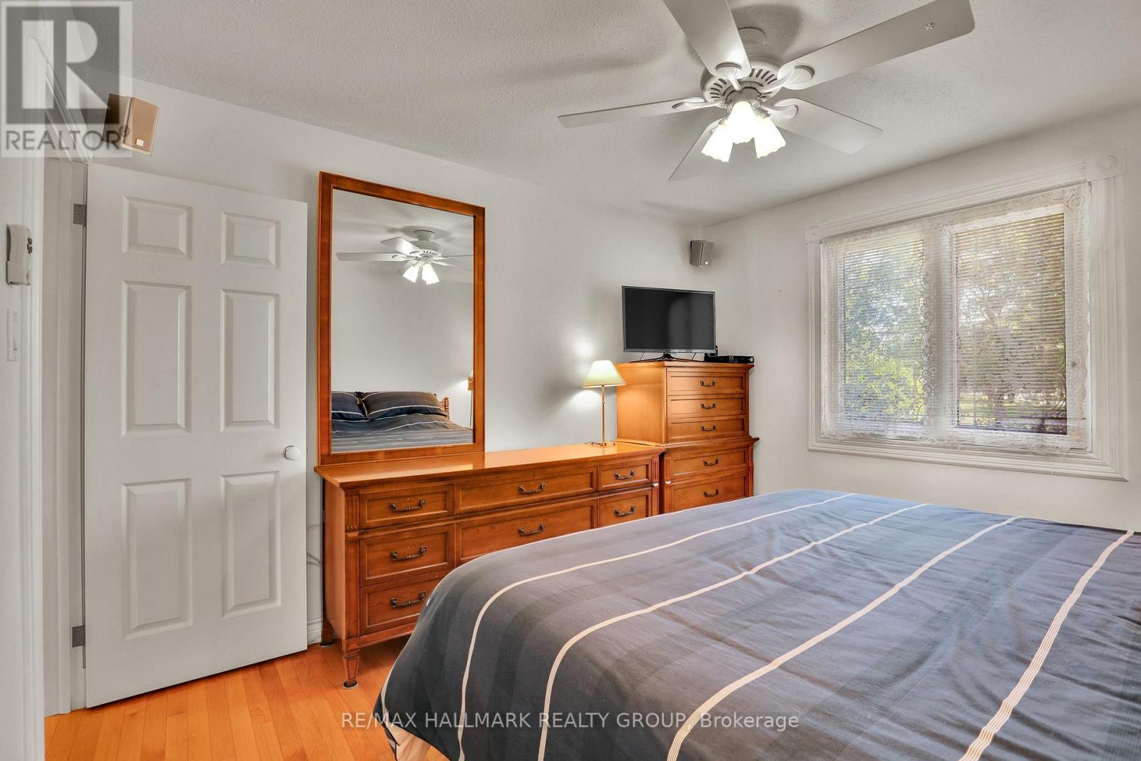 3242 ALBION ROAD S - 26