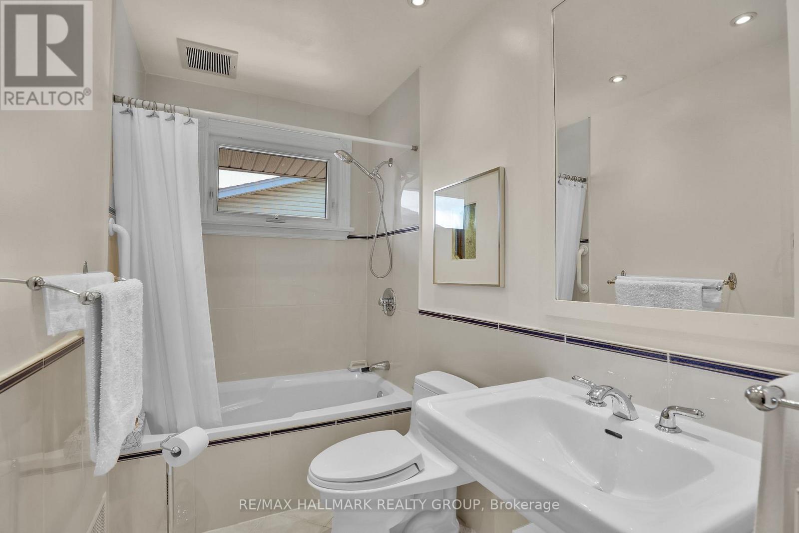3242 ALBION ROAD S - 27