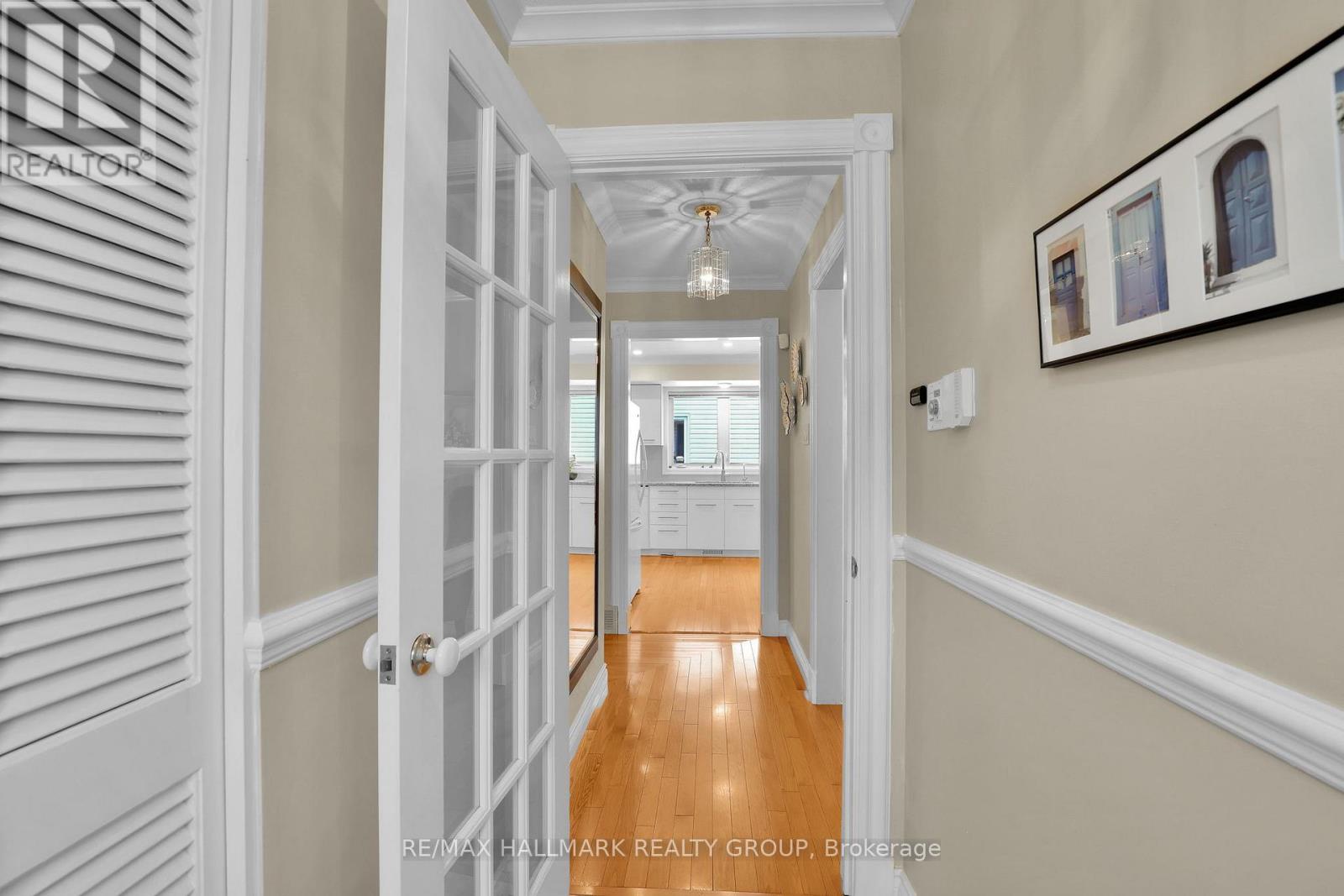 3242 ALBION ROAD S - 8