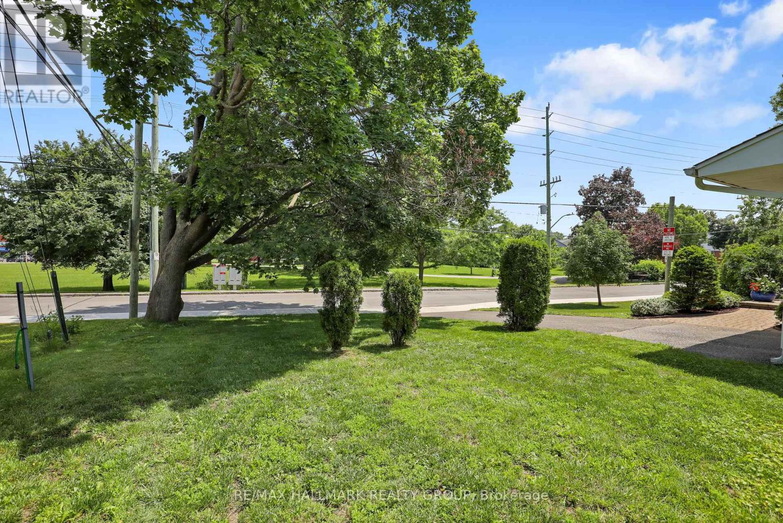 3242 ALBION ROAD S - 32