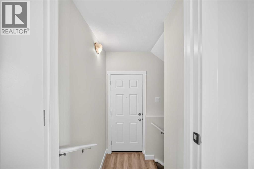 SECONDARY SUITE ENTRANCE
