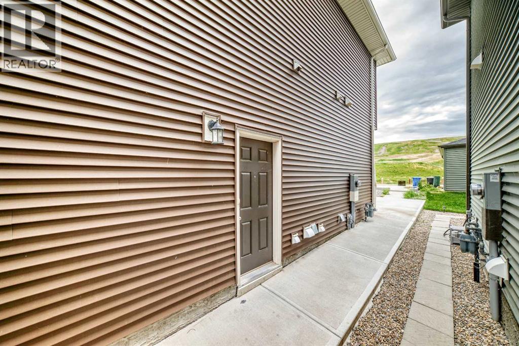 EXTERIOR SIDE ENTRANCE