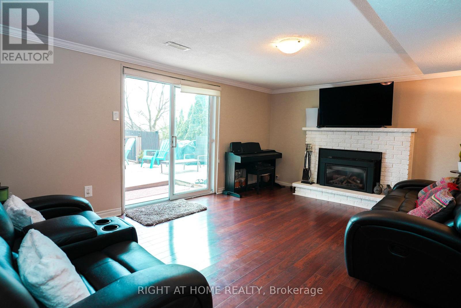 1266 LAKEVIEW DRIVE - 27