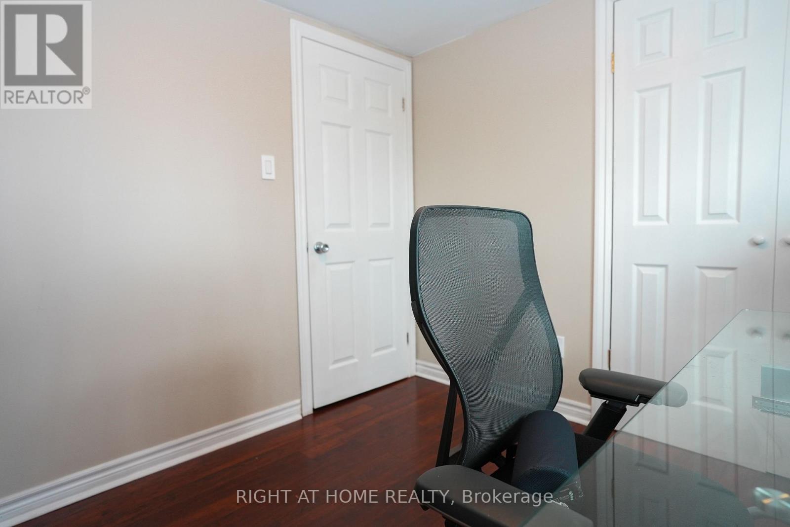 1266 LAKEVIEW DRIVE - 32