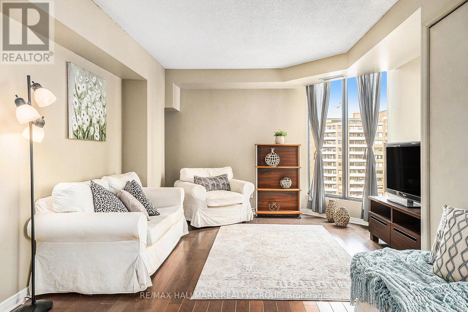 #1102 200 BAY STREET - 4