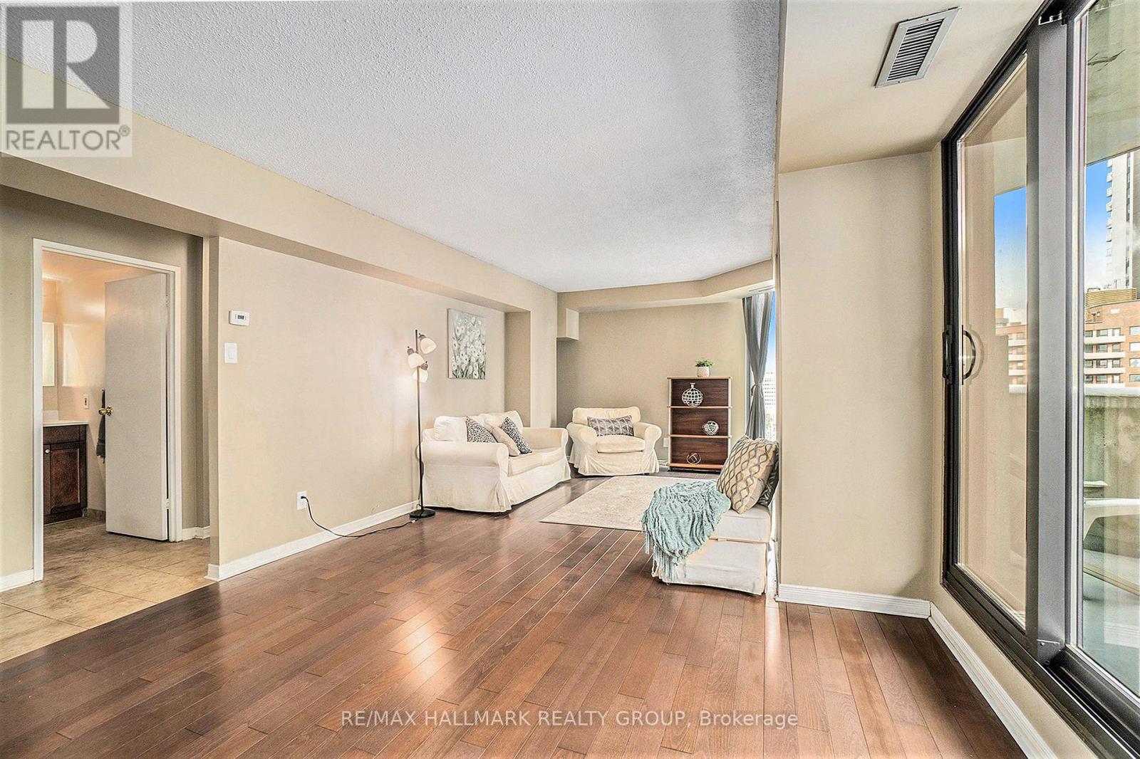 #1102 200 BAY STREET - 3