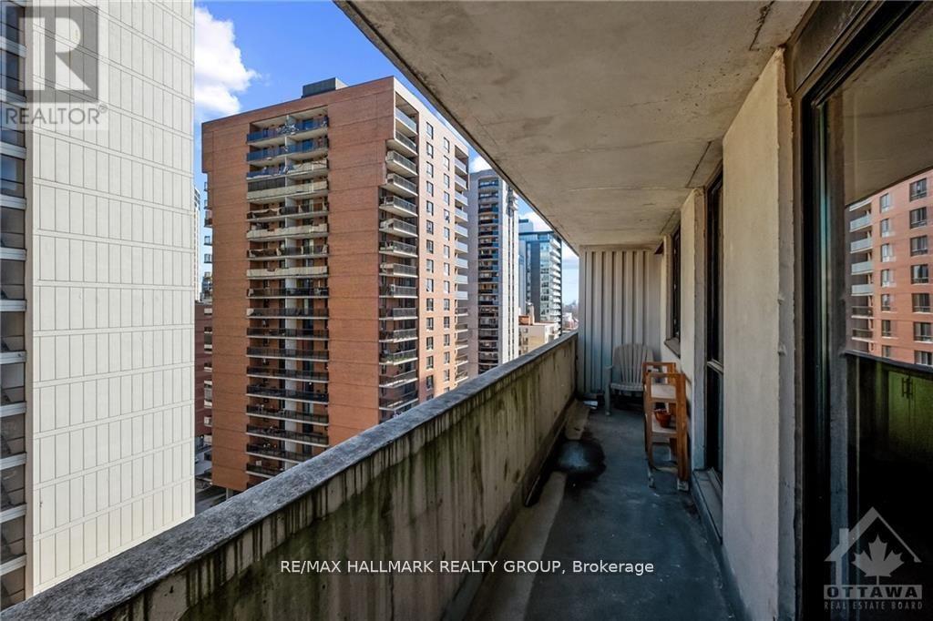 #1102 200 BAY STREET - 16