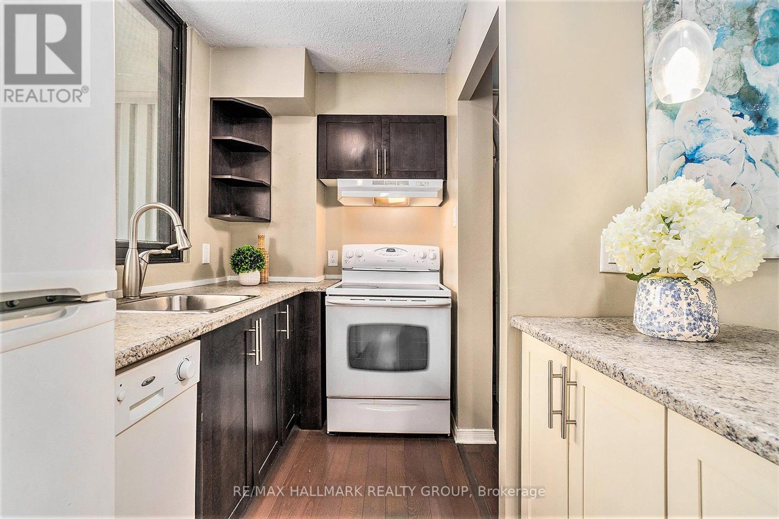 #1102 200 BAY STREET - 11