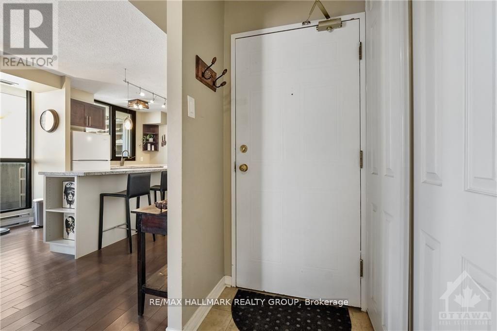 #1102 200 BAY STREET - 2