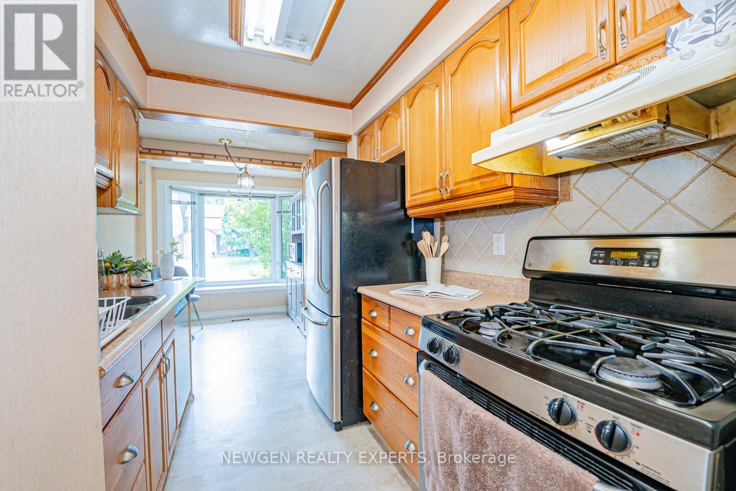 1 WOLVERTON CRESCENT - 18