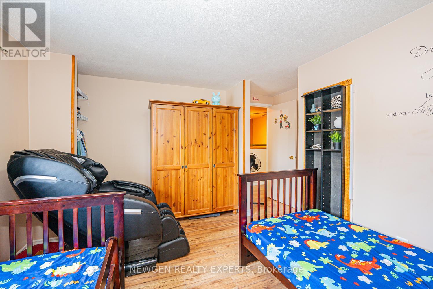 1 WOLVERTON CRESCENT - 26