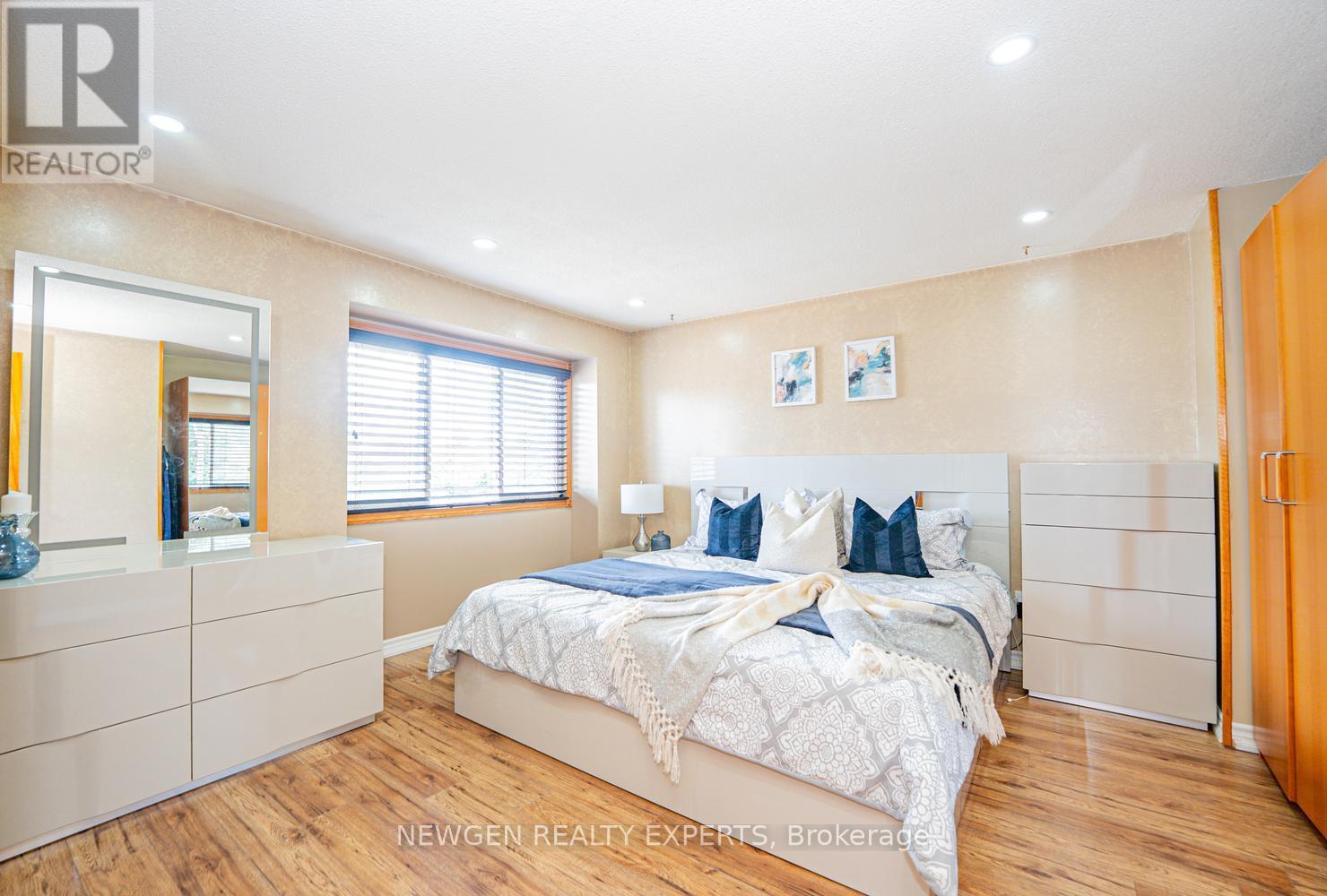 1 WOLVERTON CRESCENT - 23