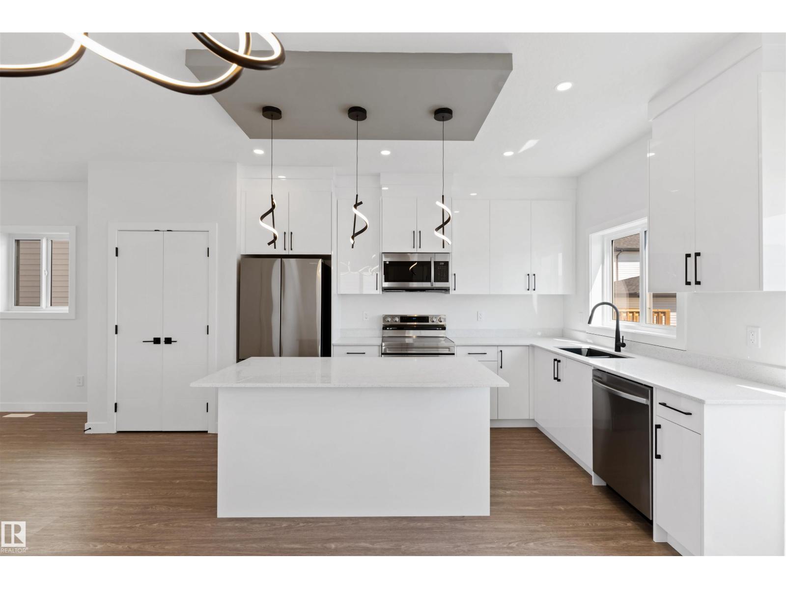 12427 47 ST NW - 10