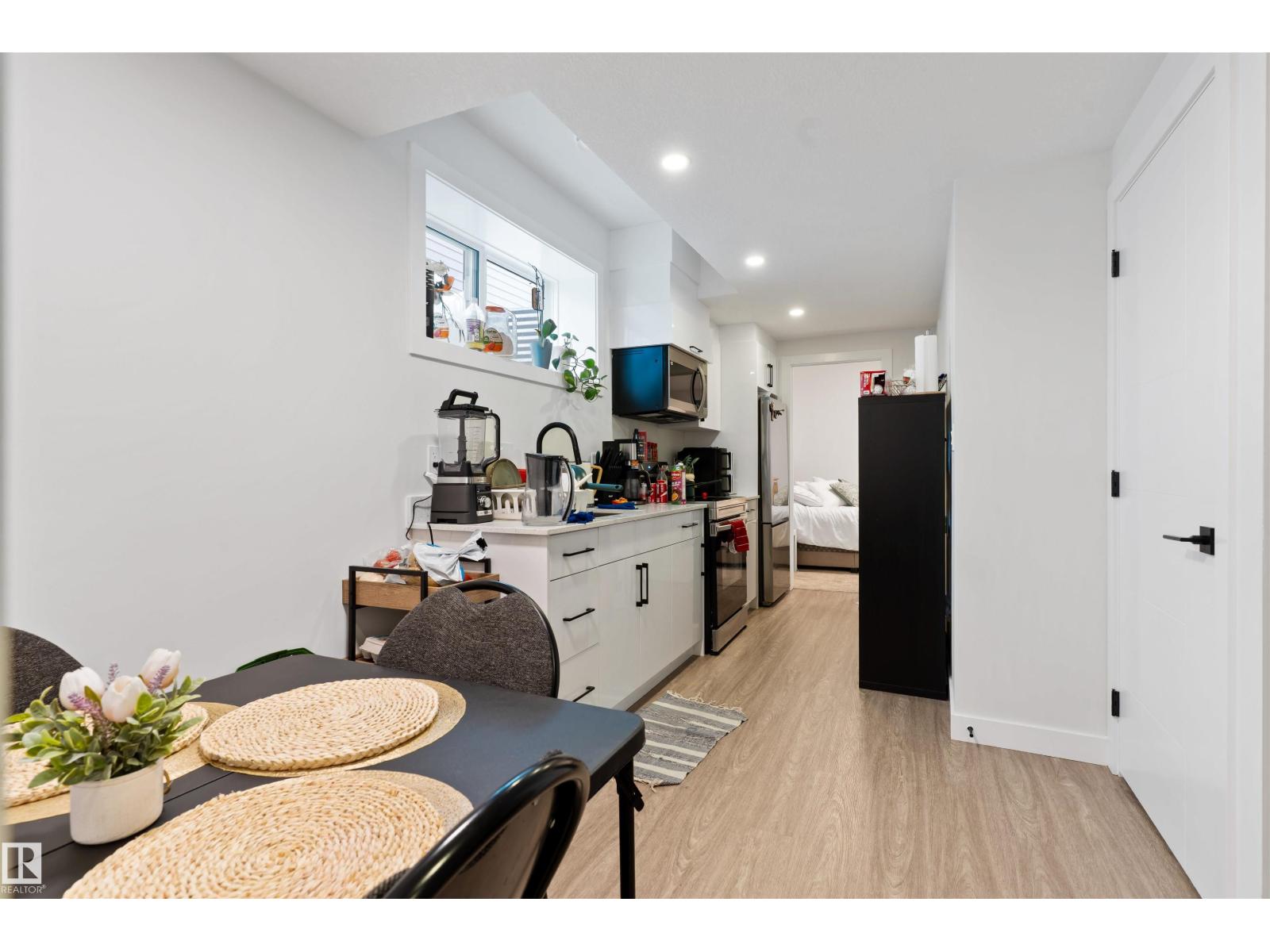 12427 47 ST NW - 28