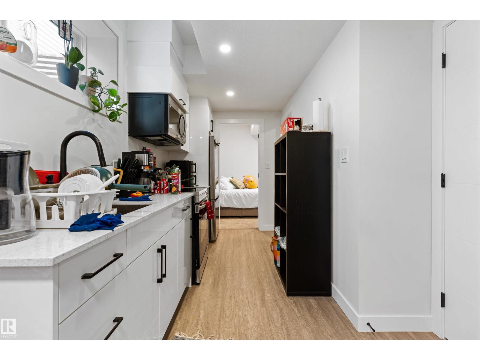 12427 47 ST NW - 29