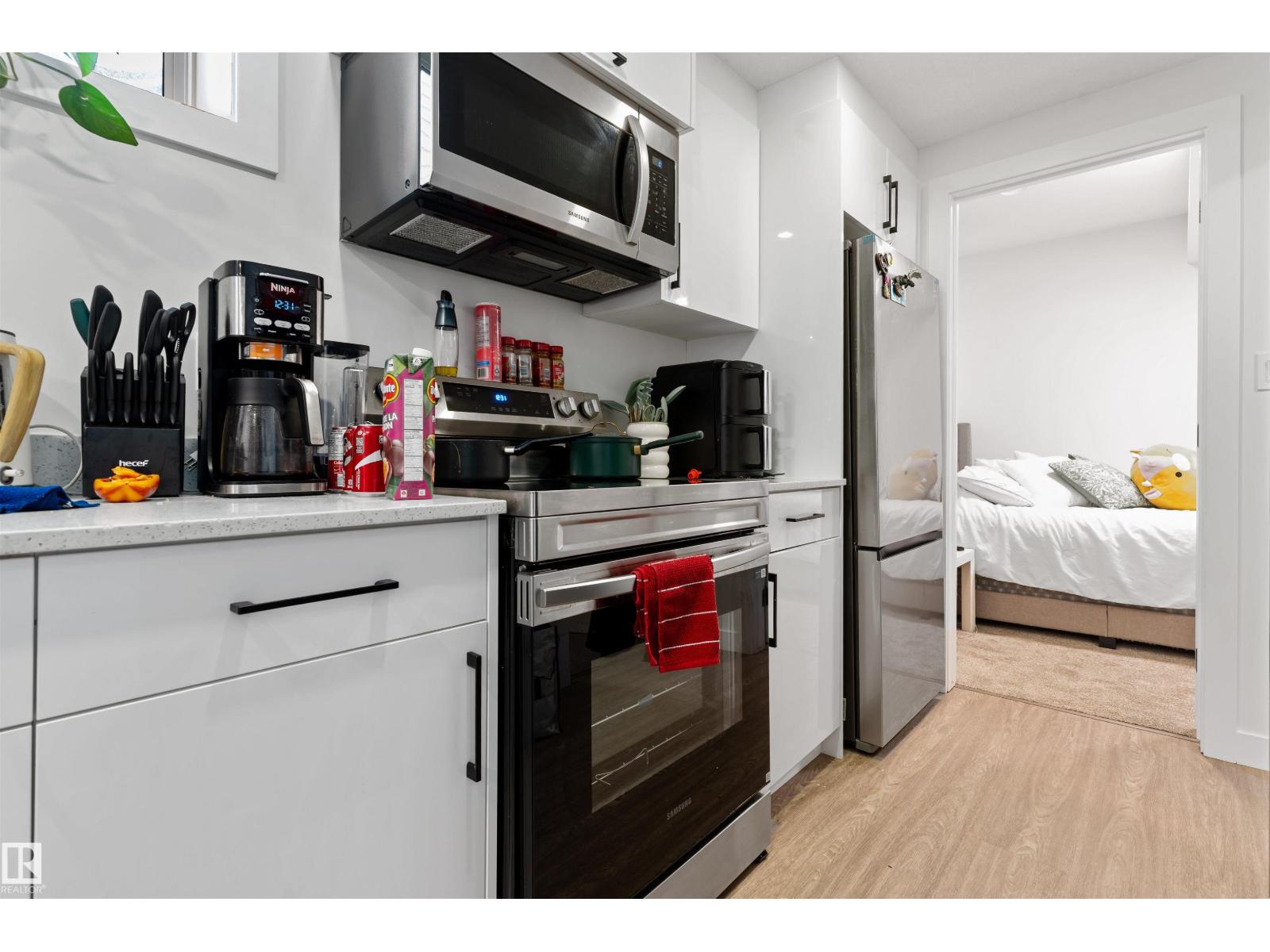 12427 47 ST NW - 31