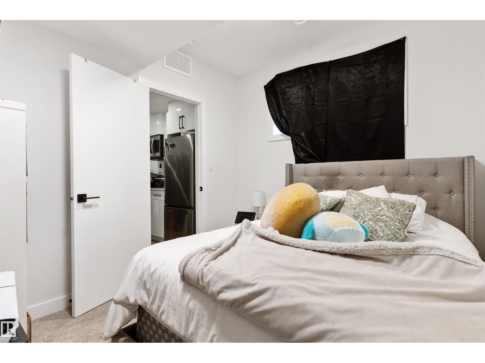 12427 47 ST NW - 33