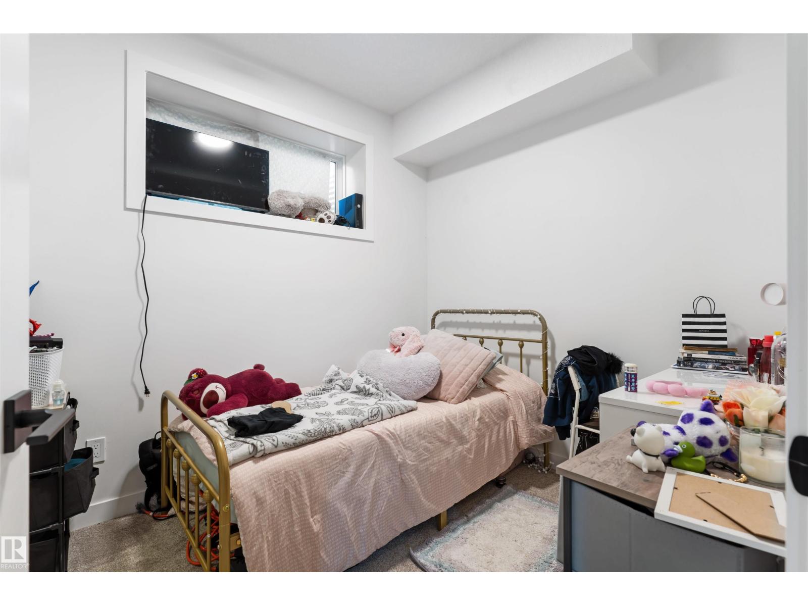 12427 47 ST NW - 34