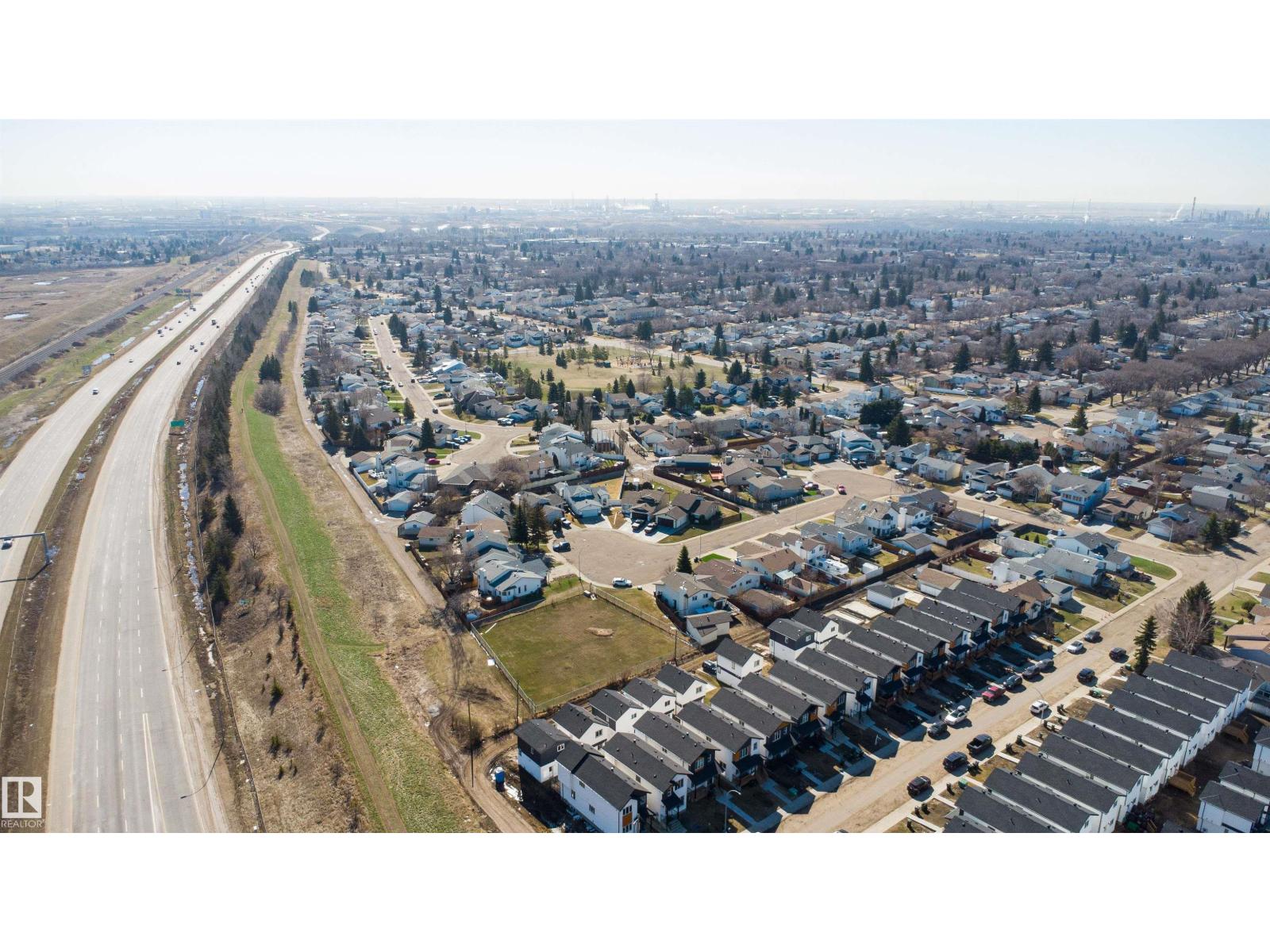 12427 47 ST NW - 39