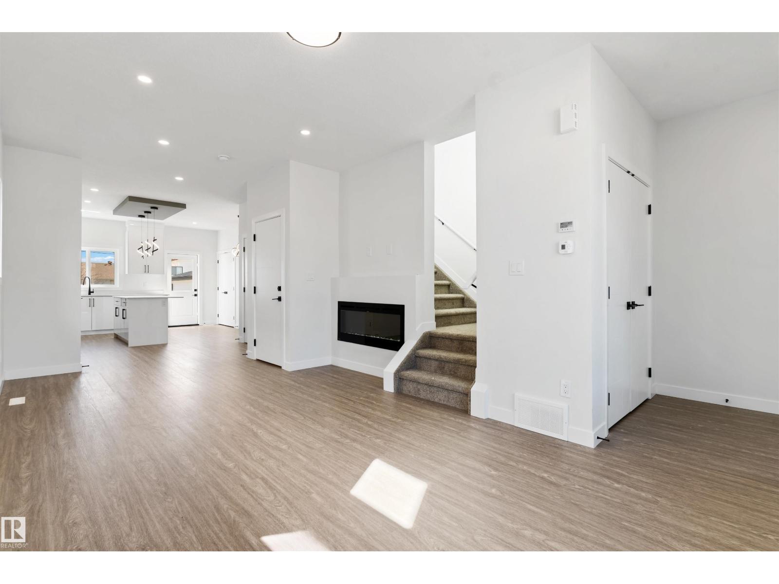 12427 47 ST NW - 6
