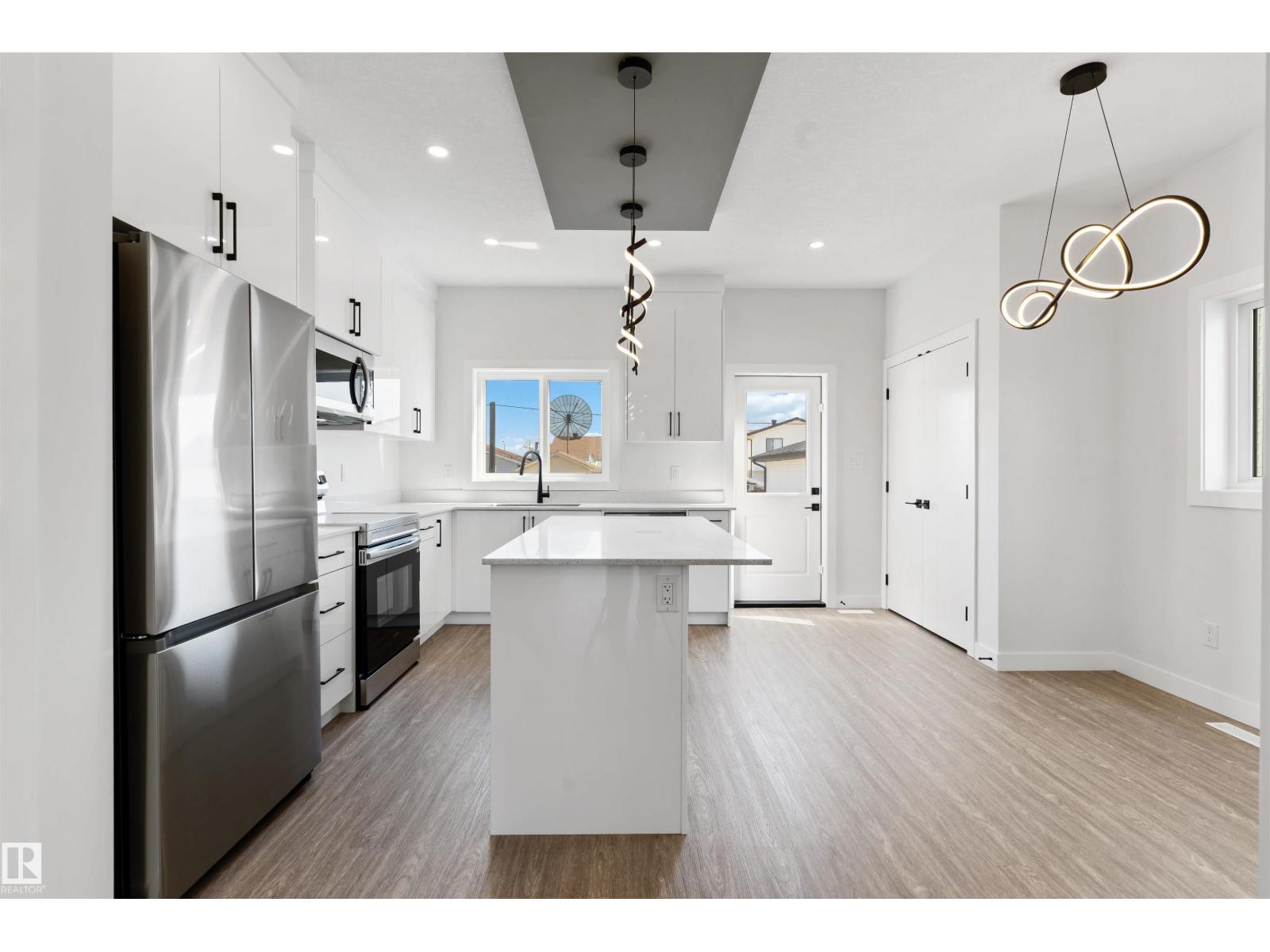 12427 47 ST NW - 7