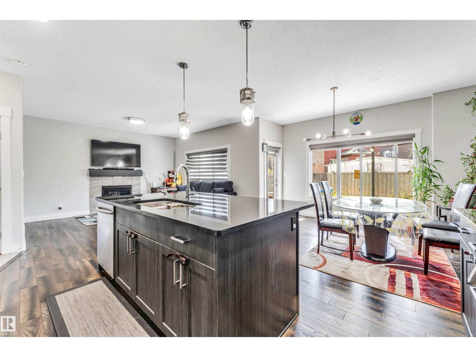8516 216 ST NW - 10