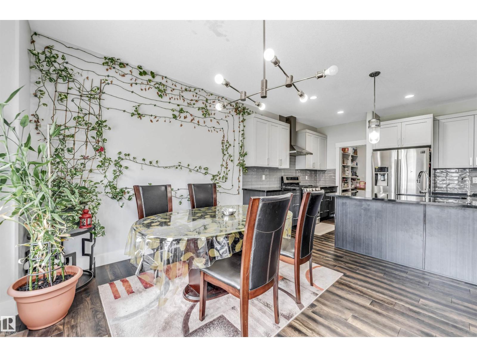 8516 216 ST NW — photo 8