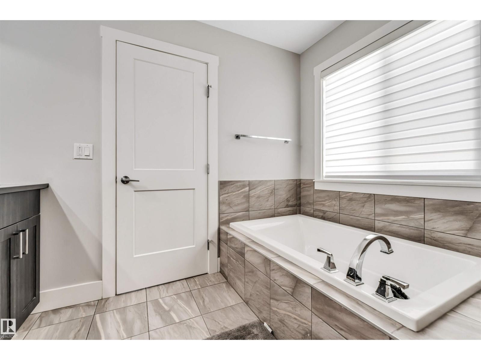 8516 216 ST NW - 30