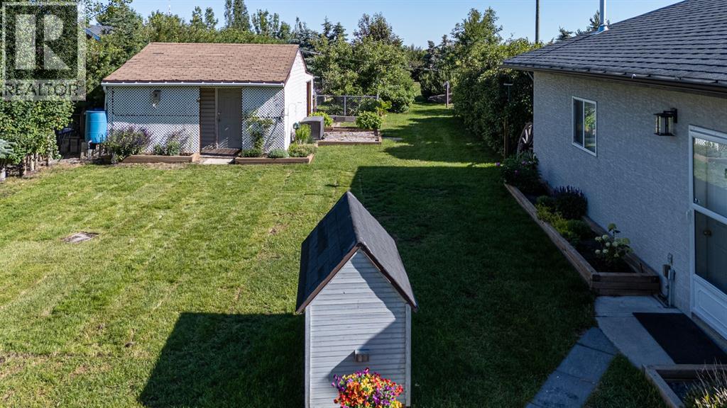 106 Derochie Drive W — photo 45