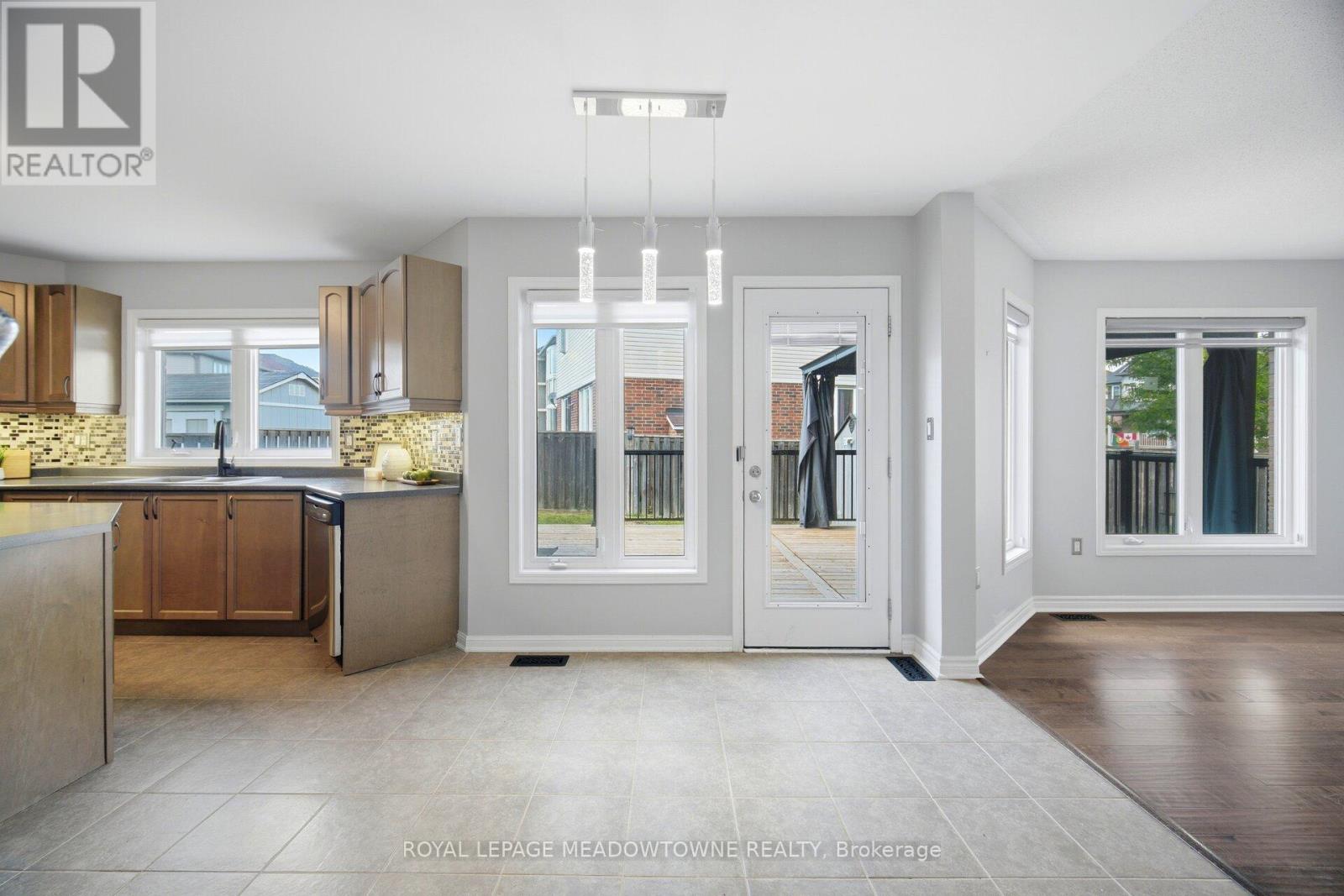 214 JOHN W. TAYLOR AVENUE W - 21