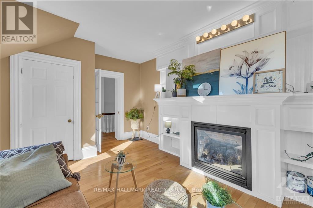 15 ELMSLEY ST N STREET, Smiths Falls — photo 2