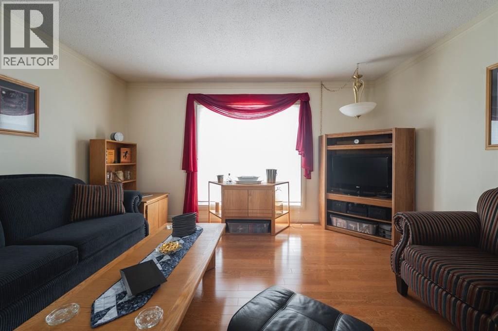 100 Caldwell Crescent — photo 15