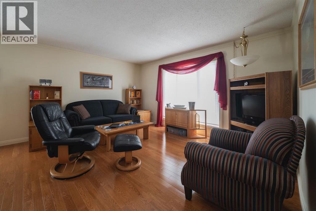 100 Caldwell Crescent — photo 17