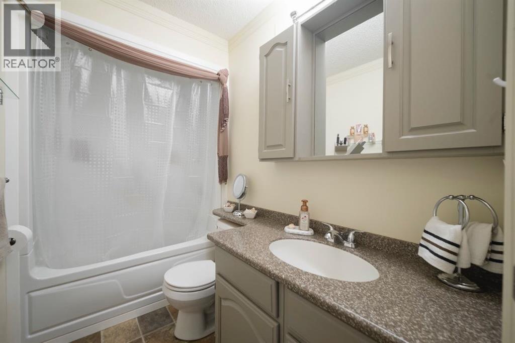 100 Caldwell Crescent — photo 26